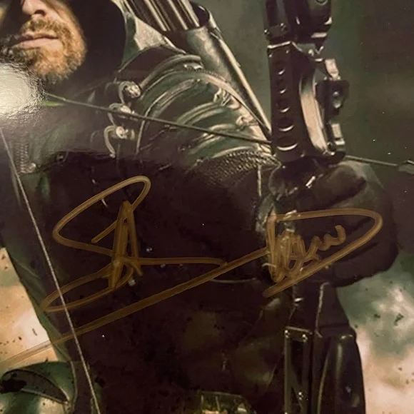 DC Green Arrow Stephen Amell Autographed 8x10 photo - Picture 7 of 7